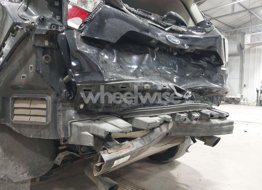 Photo 18 of 2018 Ford Escape SE (VIN 1FMCU9GD1JUD21727)
