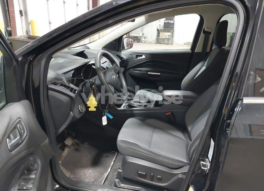 Photo 5 of 2018 Ford Escape SE (VIN 1FMCU9GD1JUD21727)