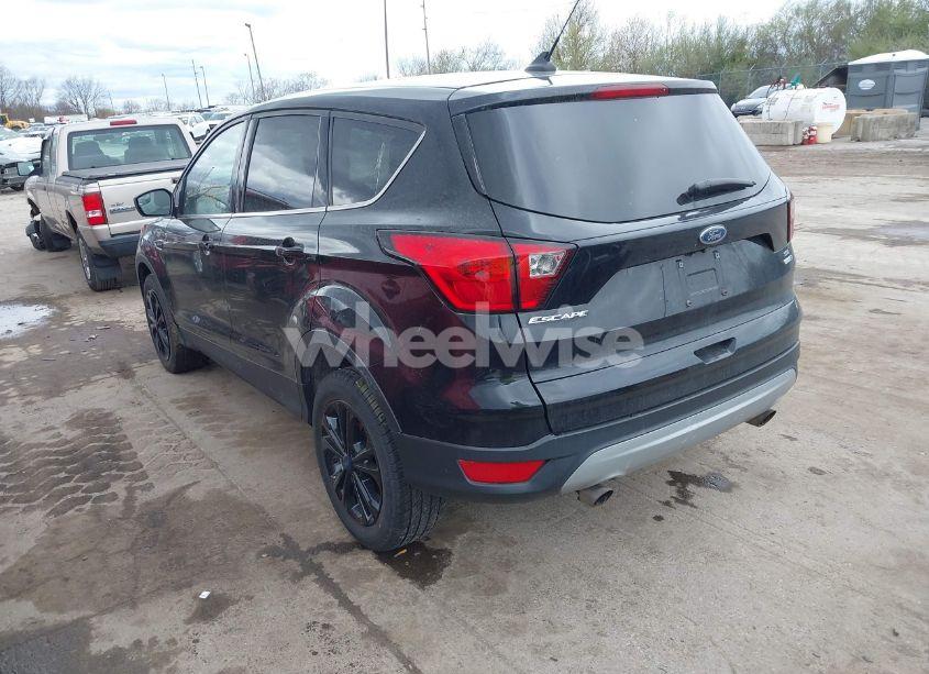 Photo 3 of 2019 Ford Escape SE (VIN 1FMCU9GD1KUA45891)
