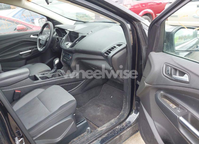 Photo 5 of 2019 Ford Escape SE (VIN 1FMCU9GD1KUA45891)