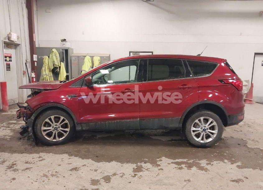 Photo 14 of 2019 Ford Escape SE (VIN 1FMCU9GD1KUA98431)