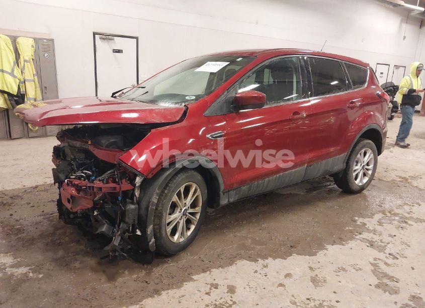 Photo 2 of 2019 Ford Escape SE (VIN 1FMCU9GD1KUA98431)