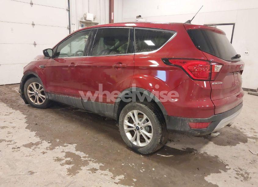 Photo 3 of 2019 Ford Escape SE (VIN 1FMCU9GD1KUA98431)