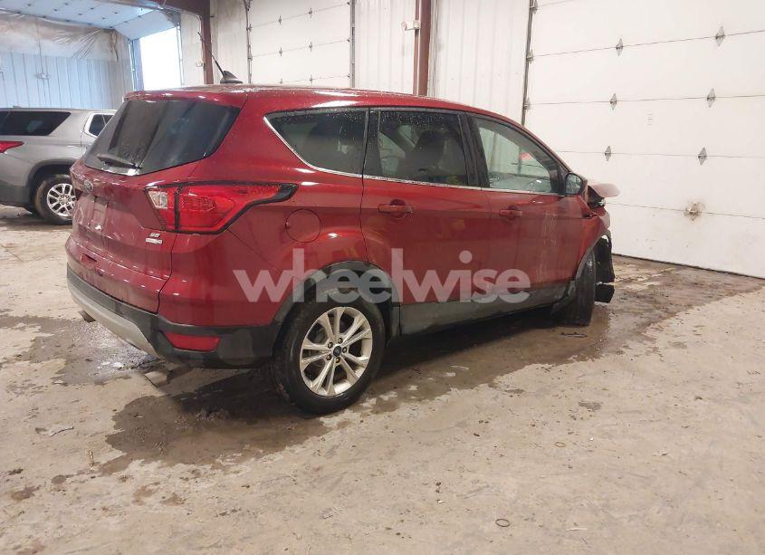 Photo 4 of 2019 Ford Escape SE (VIN 1FMCU9GD1KUA98431)