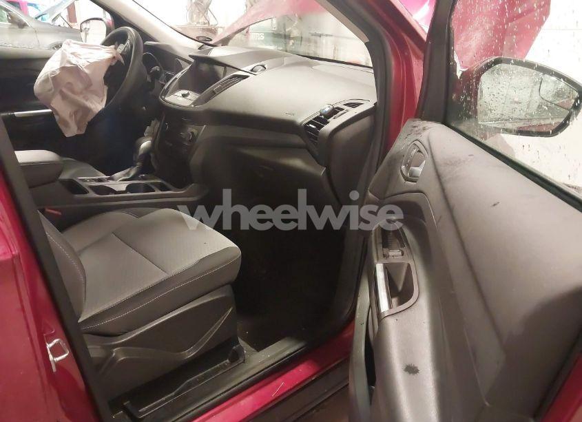 Photo 5 of 2019 Ford Escape SE (VIN 1FMCU9GD1KUA98431)