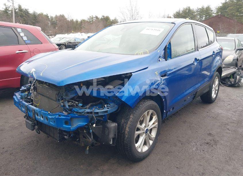 Photo 2 of 2019 Ford Escape SE (VIN 1FMCU9GD1KUB14255)