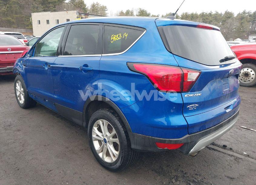 Photo 3 of 2019 Ford Escape SE (VIN 1FMCU9GD1KUB14255)