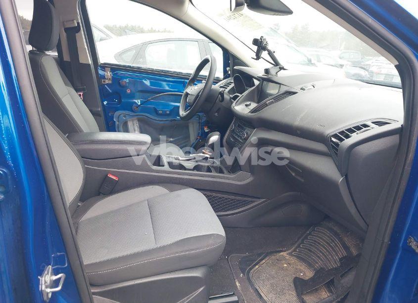 Photo 5 of 2019 Ford Escape SE (VIN 1FMCU9GD1KUB14255)