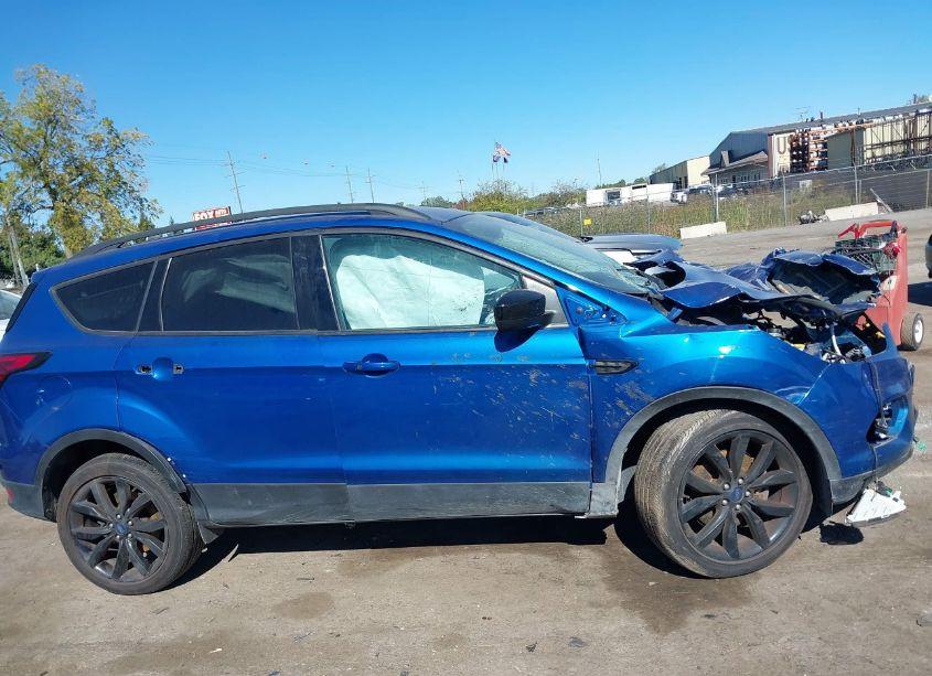 Photo 13 of 2019 Ford Escape SE (VIN 1FMCU9GD1KUB55999)