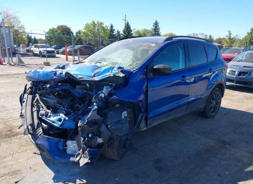 Photo 2 of 2019 Ford Escape SE (VIN 1FMCU9GD1KUB55999)