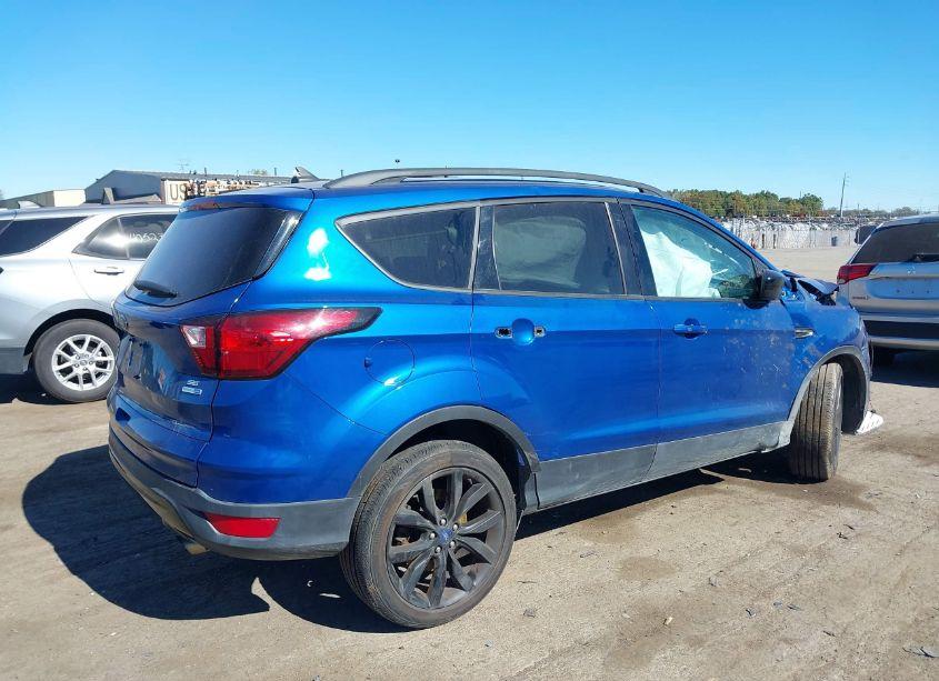 Photo 4 of 2019 Ford Escape SE (VIN 1FMCU9GD1KUB55999)