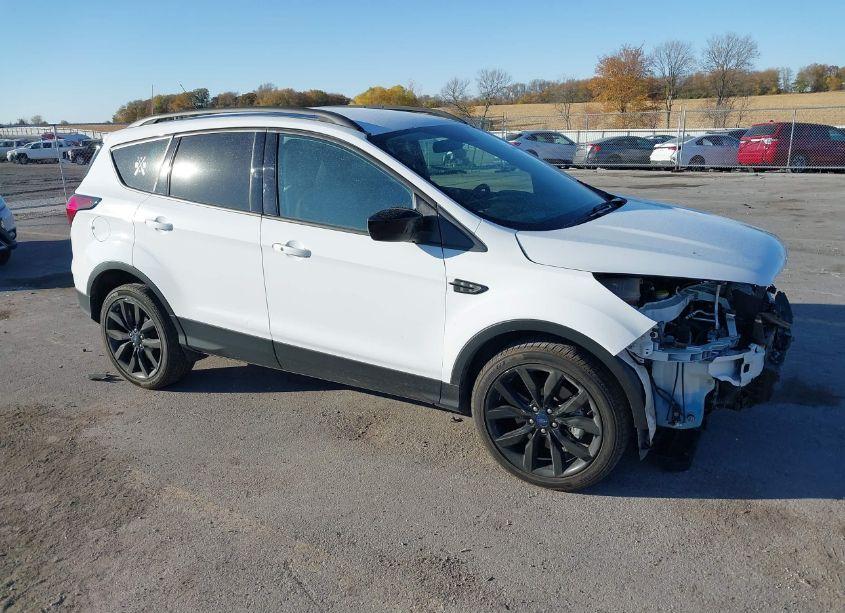 2019 Ford Escape SE (VIN 1FMCU9GD1KUB61494) main photo
