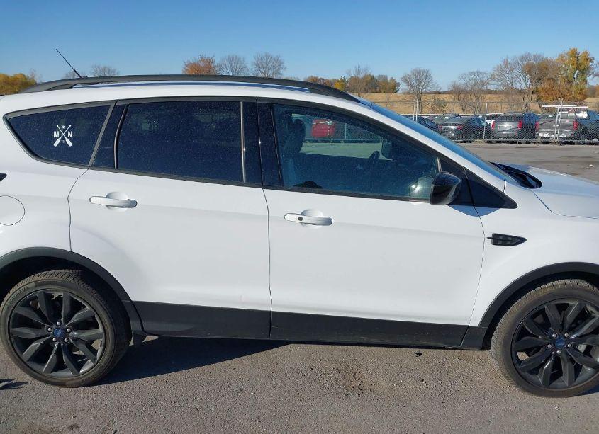 Photo 14 of 2019 Ford Escape SE (VIN 1FMCU9GD1KUB61494)