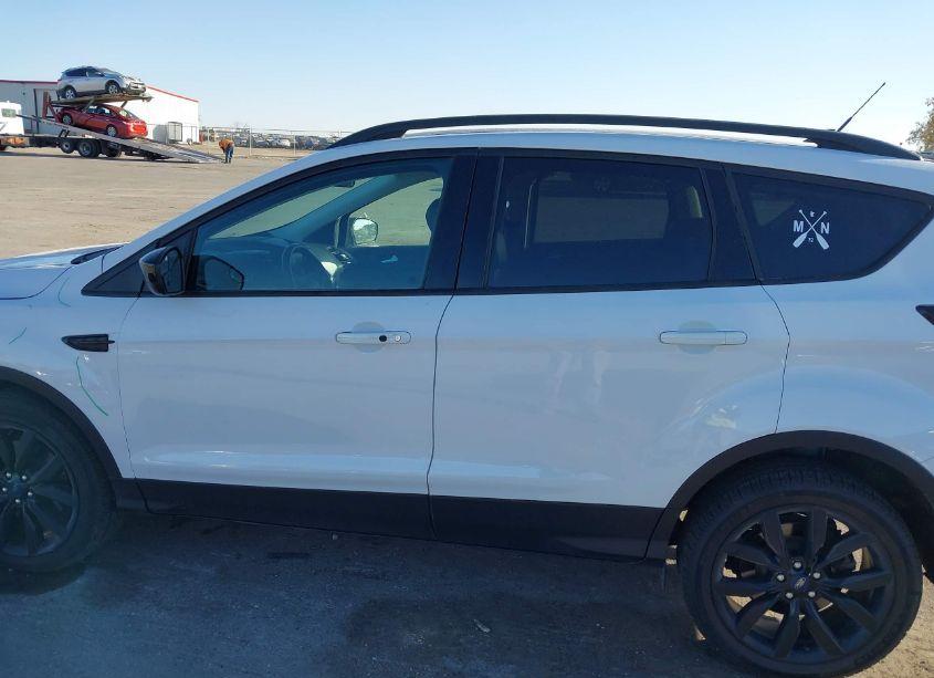 Photo 15 of 2019 Ford Escape SE (VIN 1FMCU9GD1KUB61494)