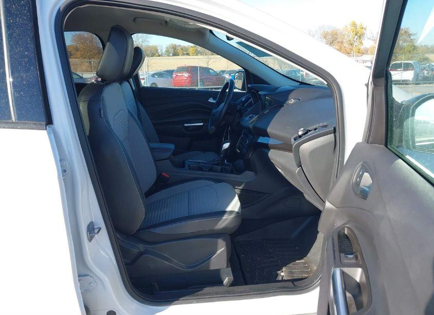 Photo 5 of 2019 Ford Escape SE (VIN 1FMCU9GD1KUB61494)