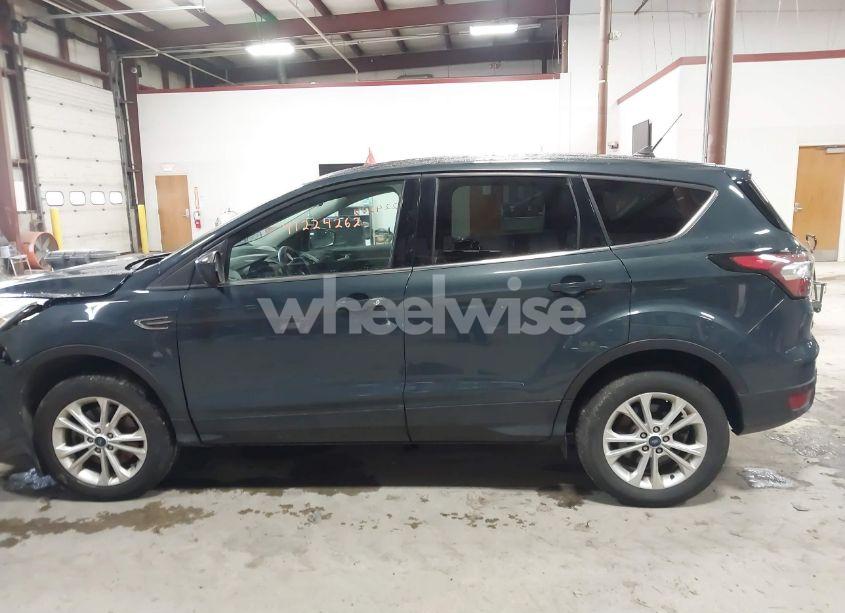 Photo 14 of 2019 Ford Escape SE (VIN 1FMCU9GD1KUB85603)