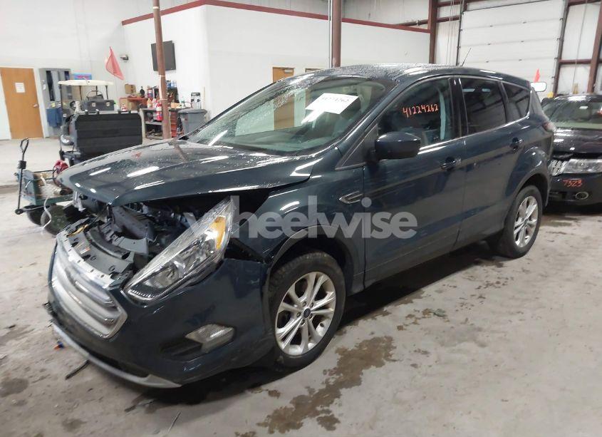 Photo 2 of 2019 Ford Escape SE (VIN 1FMCU9GD1KUB85603)