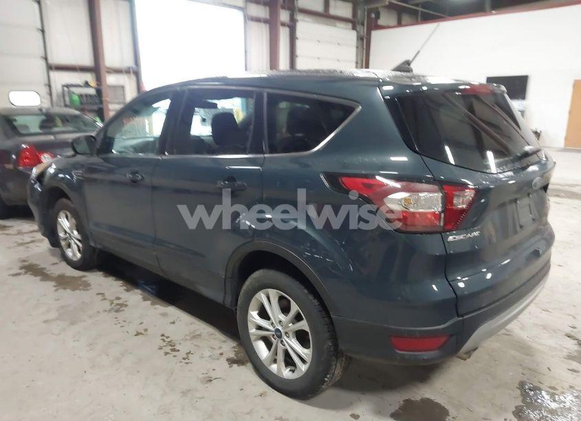 Photo 3 of 2019 Ford Escape SE (VIN 1FMCU9GD1KUB85603)