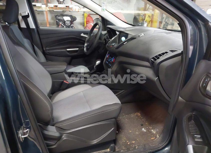 Photo 5 of 2019 Ford Escape SE (VIN 1FMCU9GD1KUB85603)