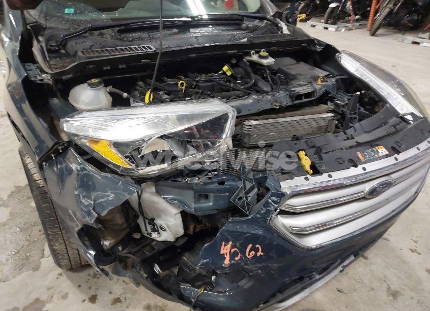 Photo 6 of 2019 Ford Escape SE (VIN 1FMCU9GD1KUB85603)