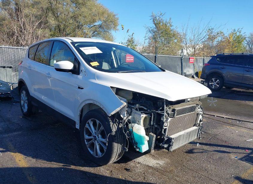 2017 Ford Escape SE (VIN 1FMCU9GD2HUA14061) main photo