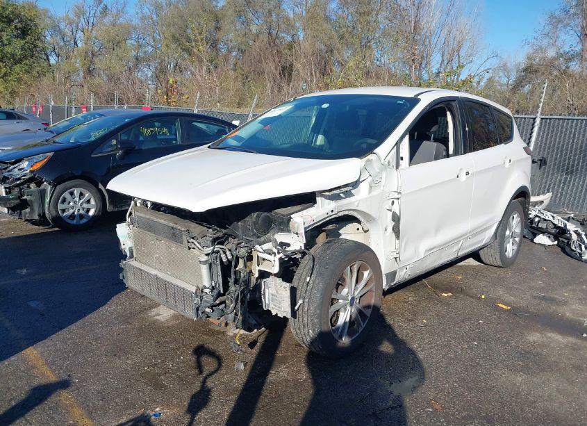 Photo 2 of 2017 Ford Escape SE (VIN 1FMCU9GD2HUA14061)