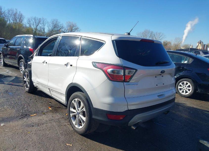Photo 3 of 2017 Ford Escape SE (VIN 1FMCU9GD2HUA14061)