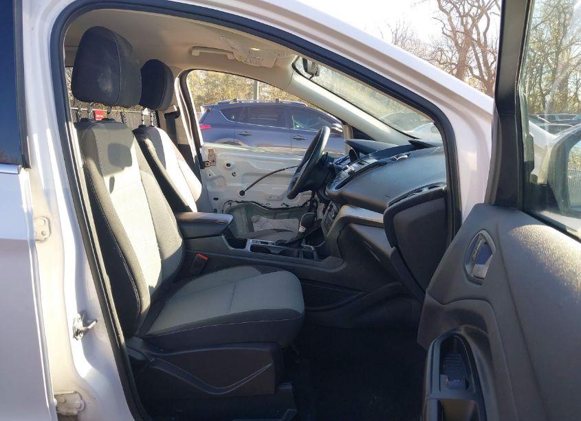 Photo 5 of 2017 Ford Escape SE (VIN 1FMCU9GD2HUA14061)