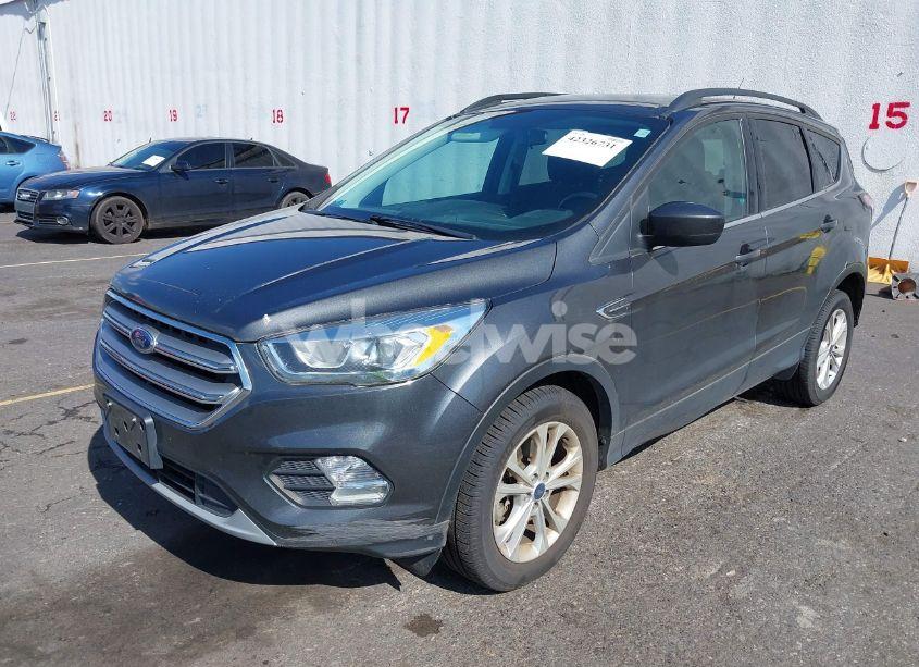 Photo 2 of 2017 Ford Escape SE (VIN 1FMCU9GD2HUA54737)