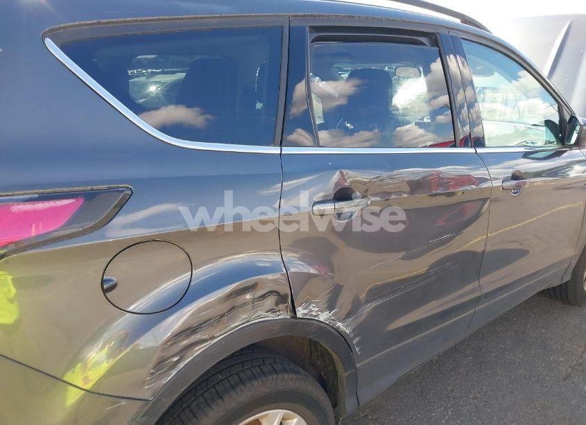 Photo 6 of 2017 Ford Escape SE (VIN 1FMCU9GD2HUA54737)