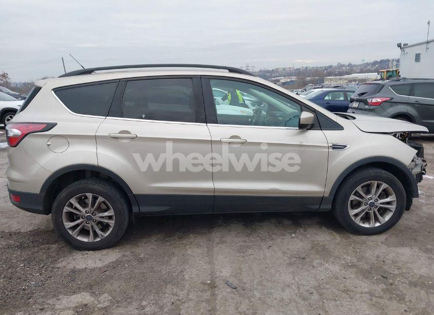 Photo 13 of 2017 Ford Escape SE (VIN 1FMCU9GD2HUA56665)