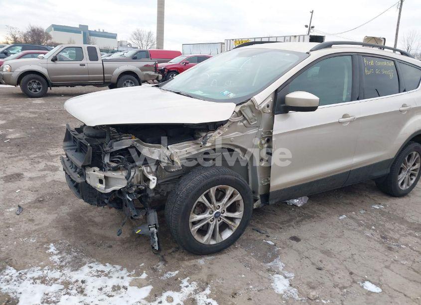 Photo 2 of 2017 Ford Escape SE (VIN 1FMCU9GD2HUA56665)