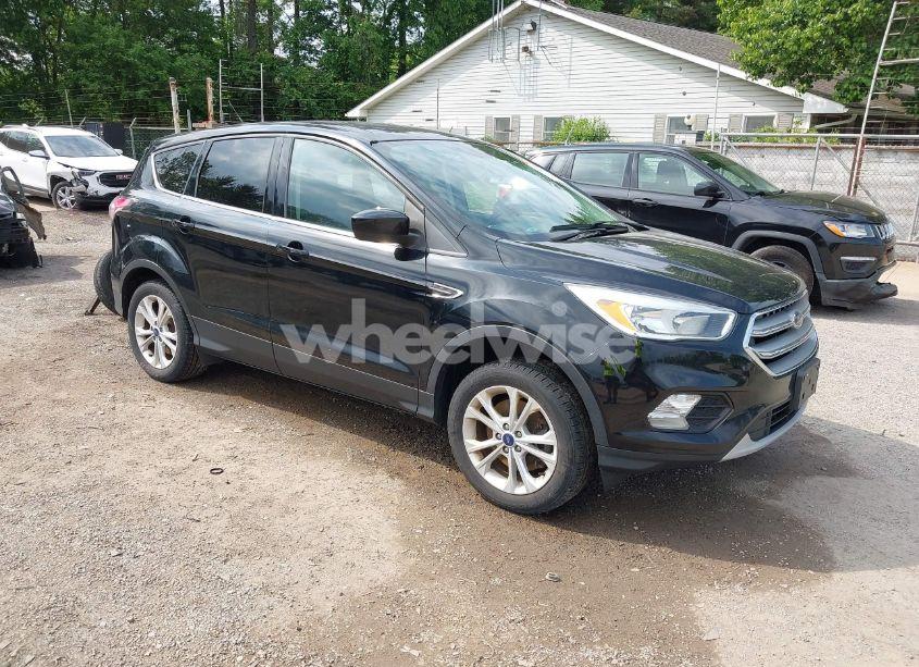 2017 Ford Escape SE (VIN 1FMCU9GD2HUB40131) main photo