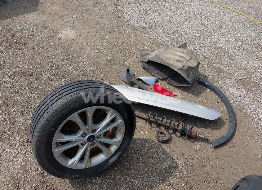 Photo 12 of 2017 Ford Escape SE (VIN 1FMCU9GD2HUB40131)