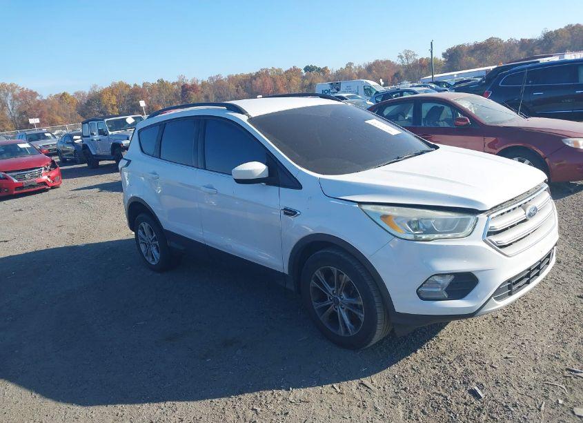 Photo 13 of 2017 Ford Escape SE (VIN 1FMCU9GD2HUB45975)
