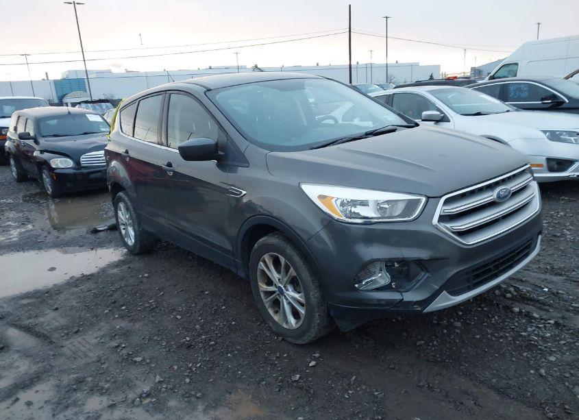 2017 Ford Escape SE (VIN 1FMCU9GD2HUC06340) main photo