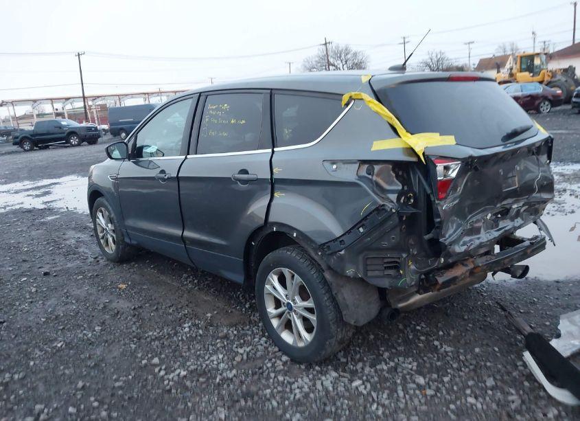 Photo 3 of 2017 Ford Escape SE (VIN 1FMCU9GD2HUC06340)