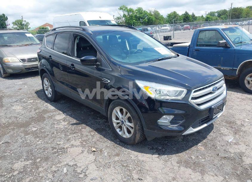 2017 Ford Escape SE (VIN 1FMCU9GD2HUD54682) main photo