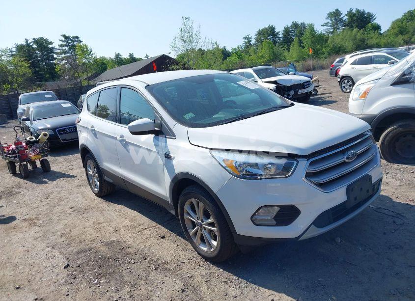 2017 Ford Escape SE (VIN 1FMCU9GD2HUD80571) main photo