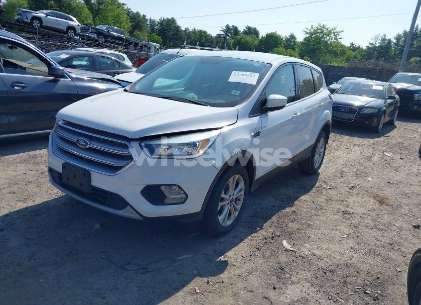 Photo 2 of 2017 Ford Escape SE (VIN 1FMCU9GD2HUD80571)