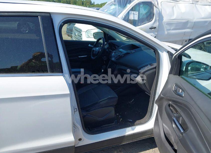 Photo 5 of 2017 Ford Escape SE (VIN 1FMCU9GD2HUD80571)