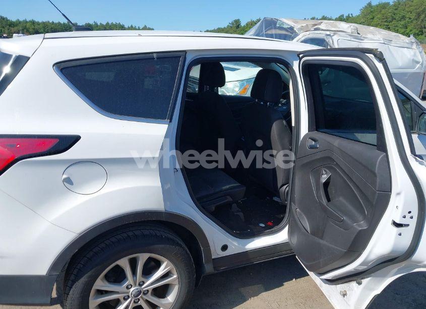 Photo 8 of 2017 Ford Escape SE (VIN 1FMCU9GD2HUD80571)