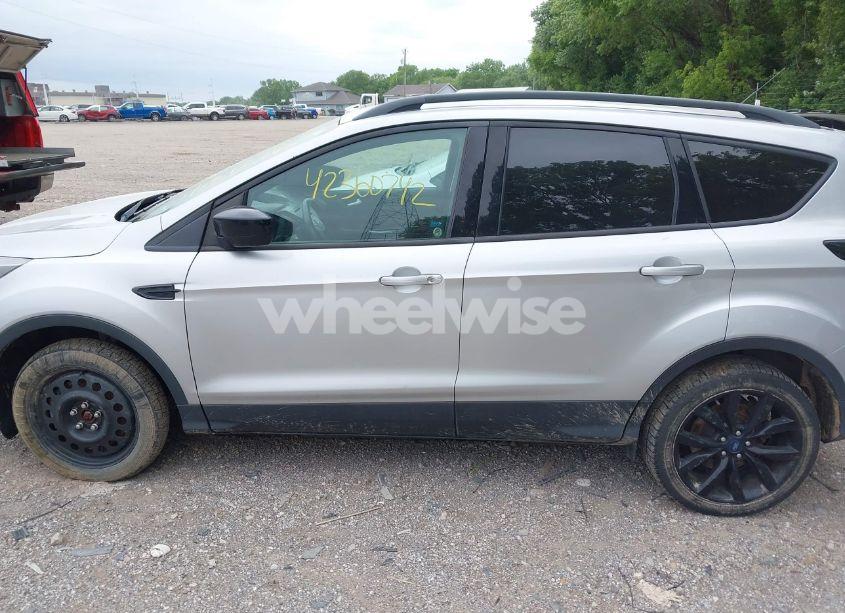 Photo 14 of 2017 Ford Escape SE (VIN 1FMCU9GD2HUE61733)