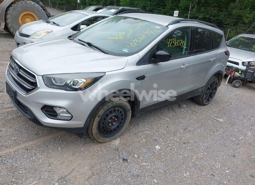 Photo 2 of 2017 Ford Escape SE (VIN 1FMCU9GD2HUE61733)