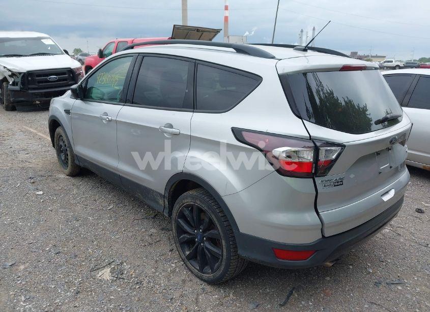 Photo 3 of 2017 Ford Escape SE (VIN 1FMCU9GD2HUE61733)