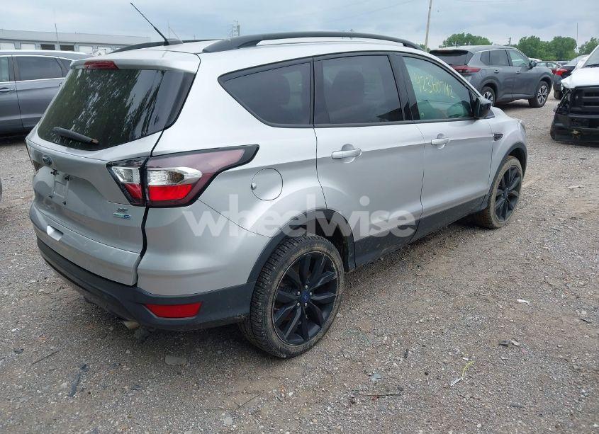 Photo 4 of 2017 Ford Escape SE (VIN 1FMCU9GD2HUE61733)