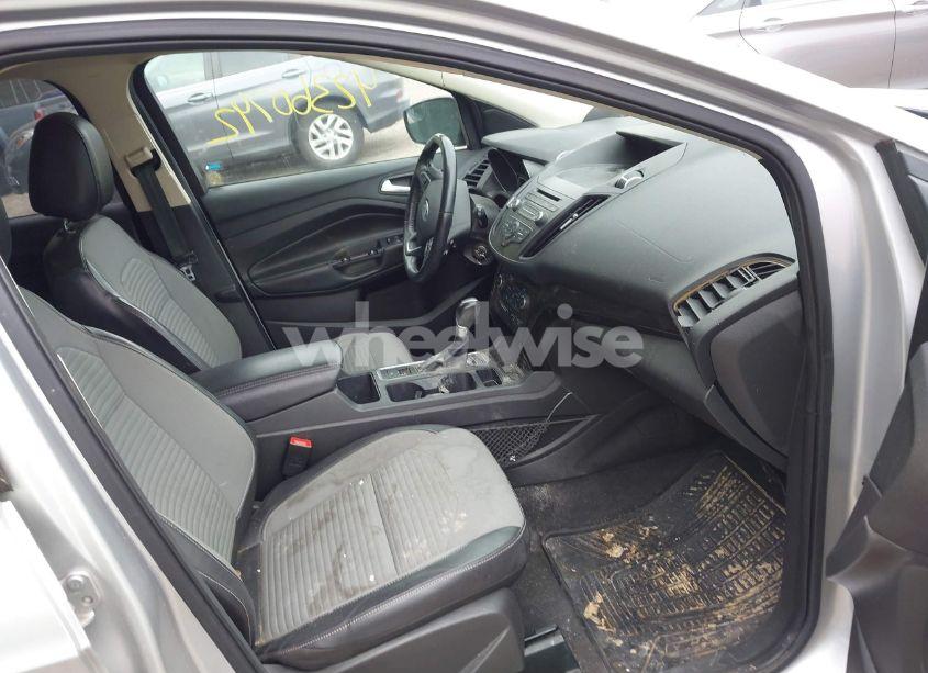 Photo 5 of 2017 Ford Escape SE (VIN 1FMCU9GD2HUE61733)