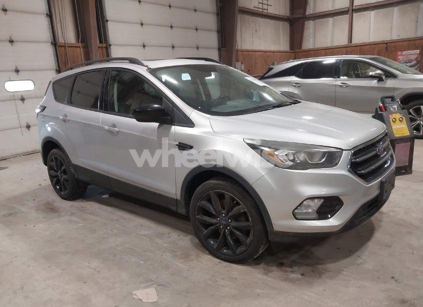 2017 Ford Escape SE (VIN 1FMCU9GD2HUE83232) main photo