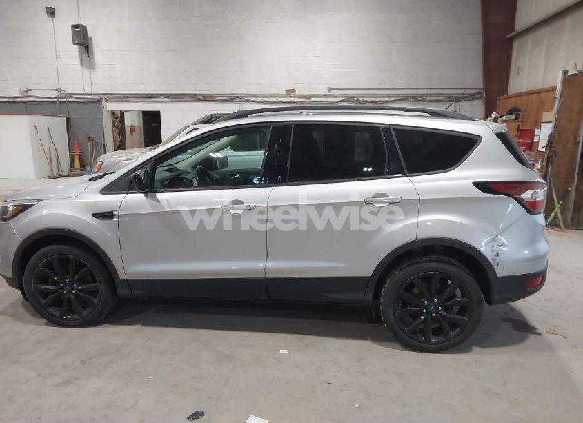 Photo 14 of 2017 Ford Escape SE (VIN 1FMCU9GD2HUE83232)