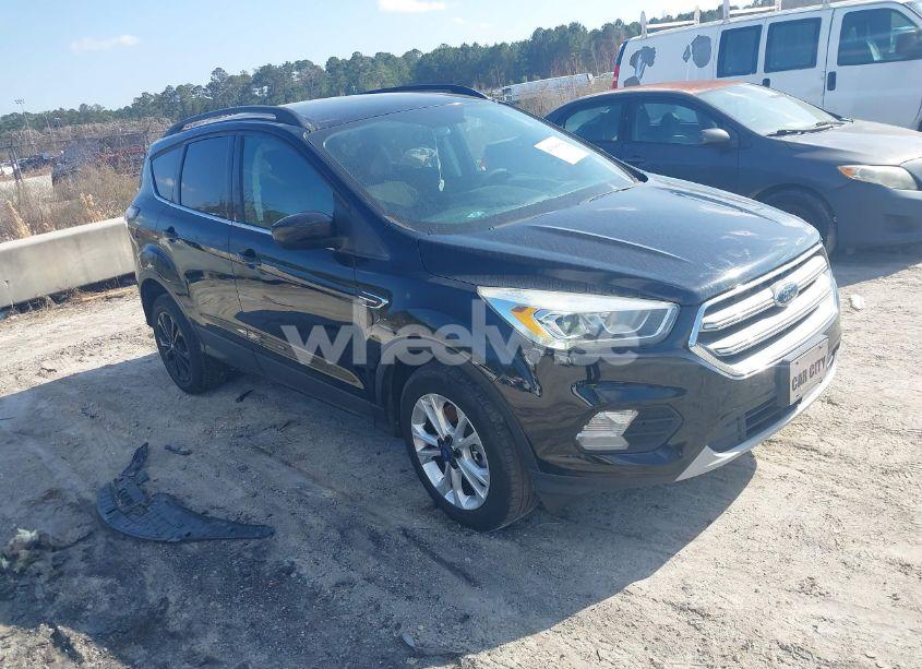 2017 Ford Escape SE (VIN 1FMCU9GD2HUF00403) main photo